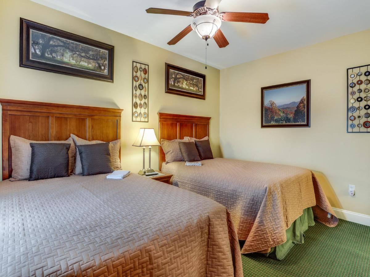 Downtown Delight, 2 Bedrooms, Pool, Hot Tub, Sleeps 6 Gatlinburg Exterior foto