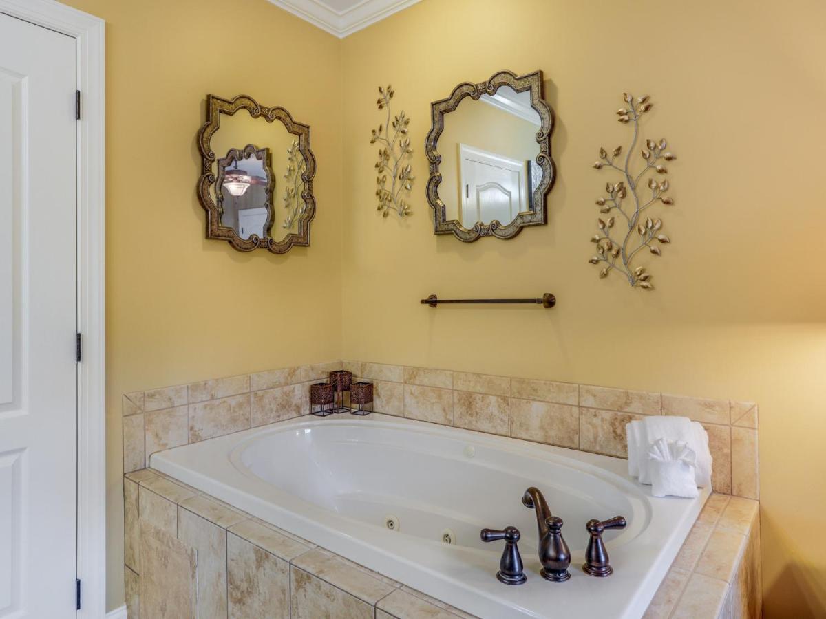 Downtown Delight, 2 Bedrooms, Pool, Hot Tub, Sleeps 6 Gatlinburg Exterior foto